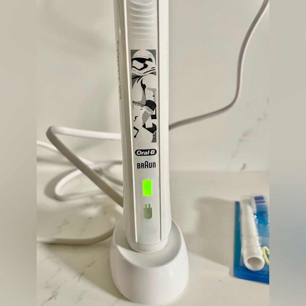 Oral-B Star Wars Series Electric Toothbrush + Charger & New Brush Head